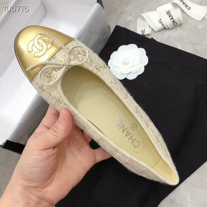 👟👟Ex-factory price 480👟👟 Chanel - classic color-blocked ballet shoes ⚠ Fashionable catwalk style❤M After many years, it still attracts fans... The splicing color mix and match, bow embellishment, interpret fashion! How to match the series to look good! Original custom-made wood-colored rubber outsole, 1.5cm square heel, imported mixed woolen surface/mixed sheepskin surface, sheepskin lining for feet... Regular size 34-40 (customized size 41 is non-returnable) 🎁Supporting packaging